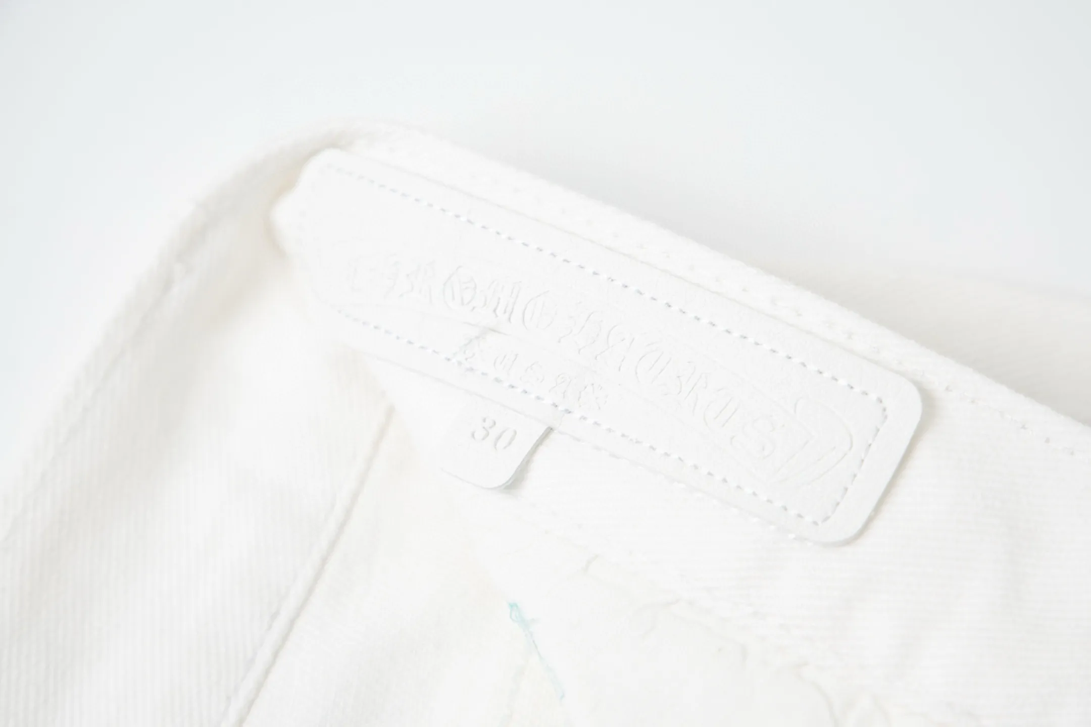 P260 💰 (Top version) Chrome Hearts/Chrome Hearts Classic daytime blue cow series colored leather cross washed color fabric unisex denim trousers Vibe style straight stacked god-level version Carbon fine bias denim color cloth Old vintage complete set of hardware - Chrome Hearts white cow series The high version uses high-ounce custom fabrics, fermentation washing and soft color fixation, soft and thick to wear, the details are all made by hand-polished craftsmanship, all-over printed jacquard fabric Unique design style. Through multiple processes to create a full retro feel. Unique niche non-contrast shirt. Customized distressed spray-painted buttons. Craftsmanship in every detail. Color: blue leather leopard print. Size: 28-30-32-34 (corresponding to S-M-L-XL)